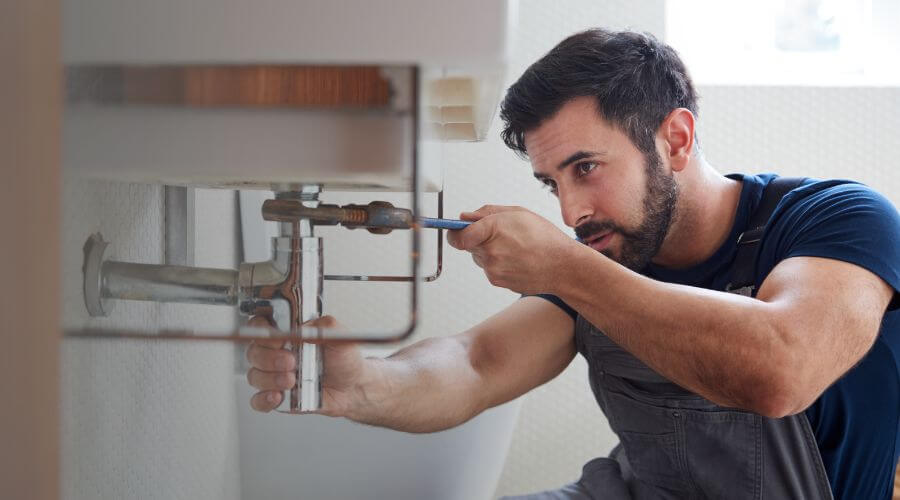 Professional water heater installation services in Saratoga, IN